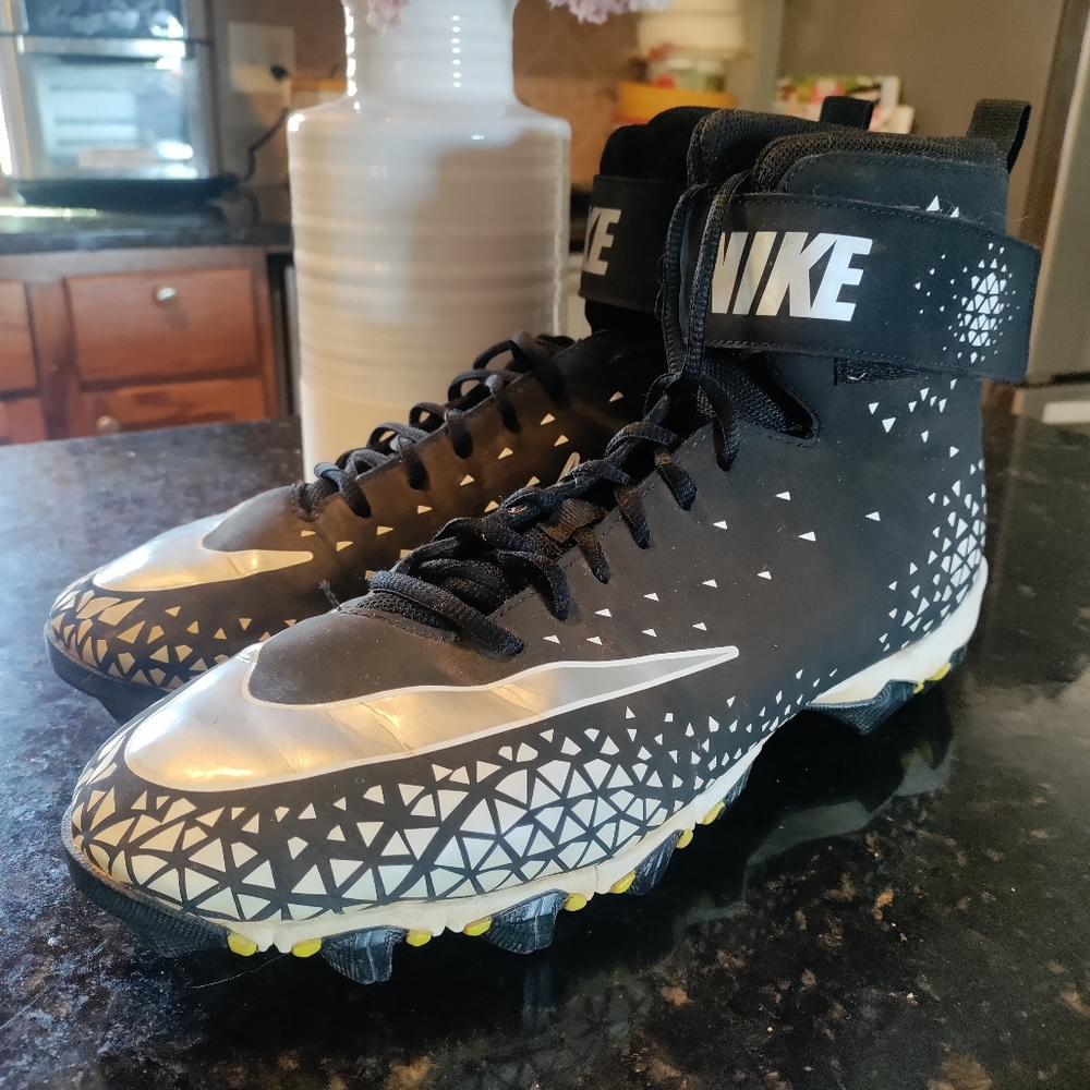 Men's Nike size 11 US fastflex football cleats